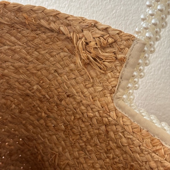 Elegant Tan Woven Bag with Pearl Accent - Picture 3 of 4